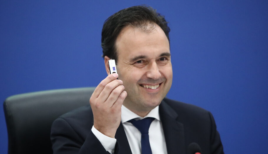Η νέα αύξηση των αεροπορικών εισιτηρίων, το στικάκι με τις εκκρεμότητες και η πρώτη αποχώρηση γενικού γραμματέα