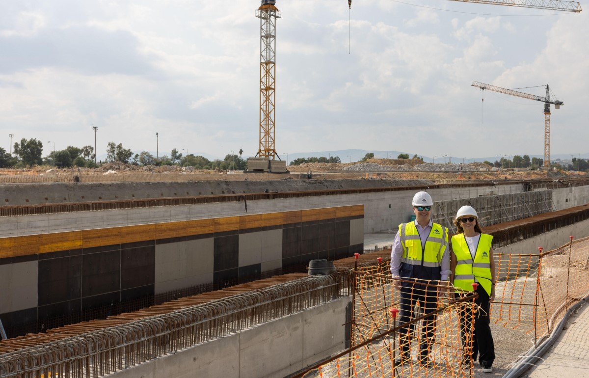 Ο Οδυσσέας Αθανασίου και η Ελένη Λουρή © Υπ. Ανάπτυξης και Επενδύσεων