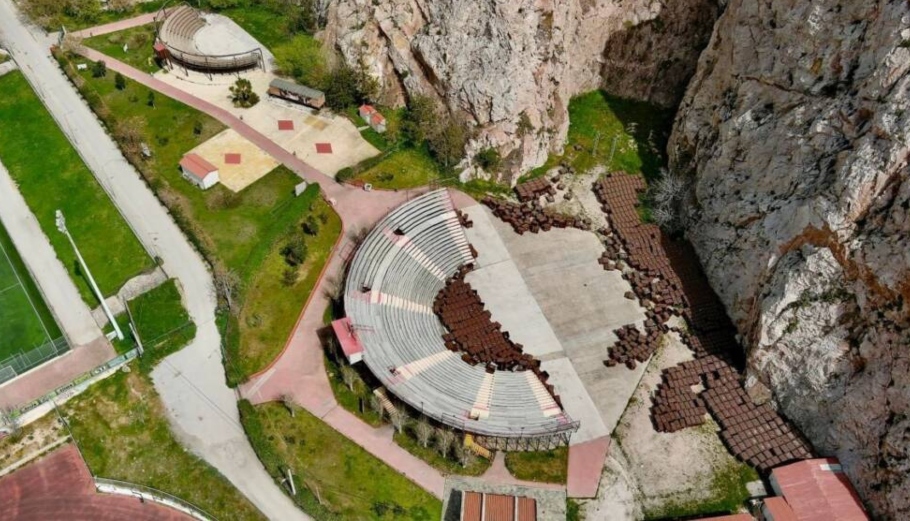 Οριστική λύση: Τα Θέατρα Βράχων περνούν στους πολίτες