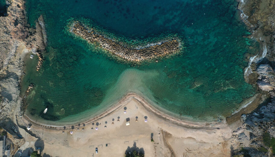 Παραλία Φρυνιακός, χωριό Ζάρακες © Βασίλης Συκάς, για τον Δήμο Κύμης-Αλιβερίου