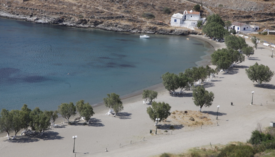 Ποιο νησί των Κυκλάδων έχει τις περισσότερες παραλίες; Φτάνει τις 100