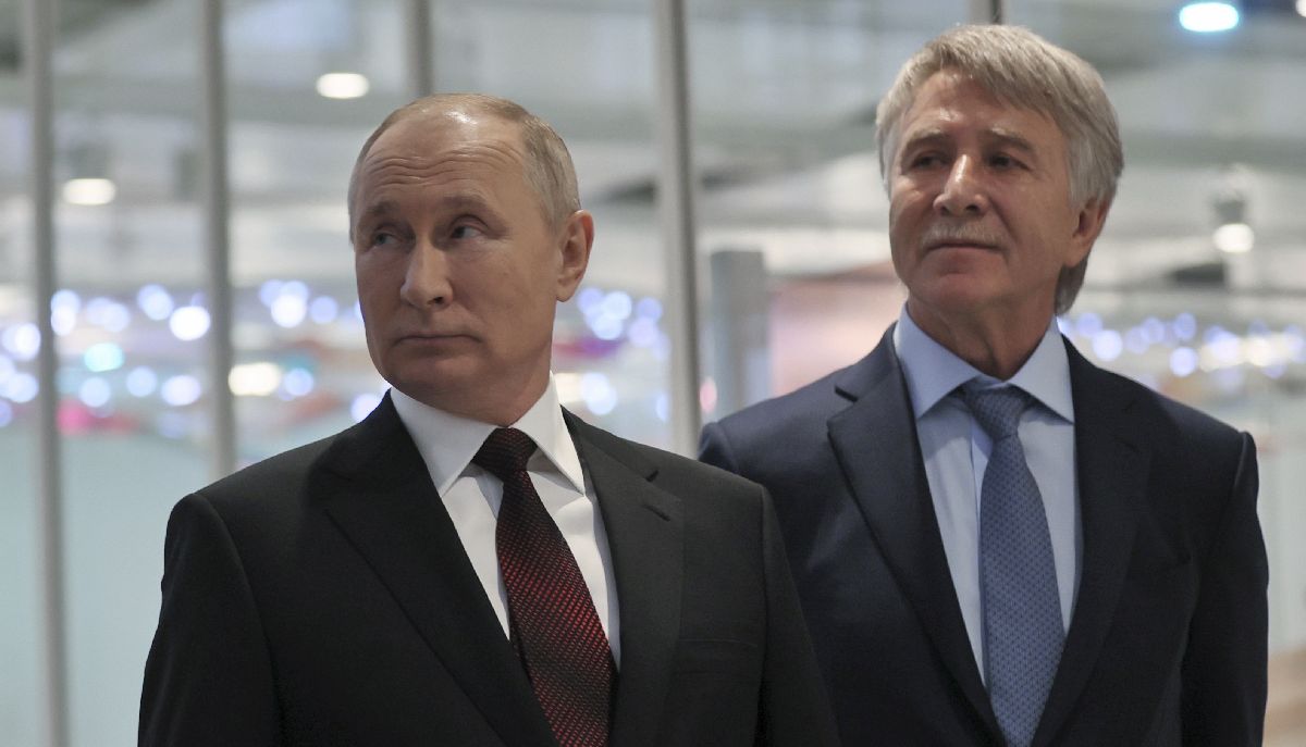 Βλαντιμίρ Πούτιν και Λεονίντ Μίχελσον της Novatek © EPA/MIKHAIL METZEL / SPUTNIK / KREMLIN POOL / POOL