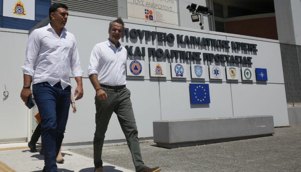 Φωτιά στη Ρόδο: Κυβερνητικό κλιμάκιο μεταβαίνει στο νησί