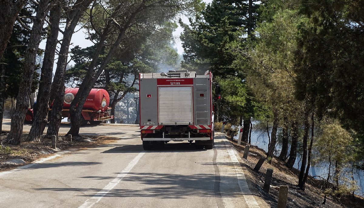 Πυροσβεστικά οχήματα © Eurokinissi / ΑΡΓΥΡΗΣ ΜΑΝΤΙΚΟΣ