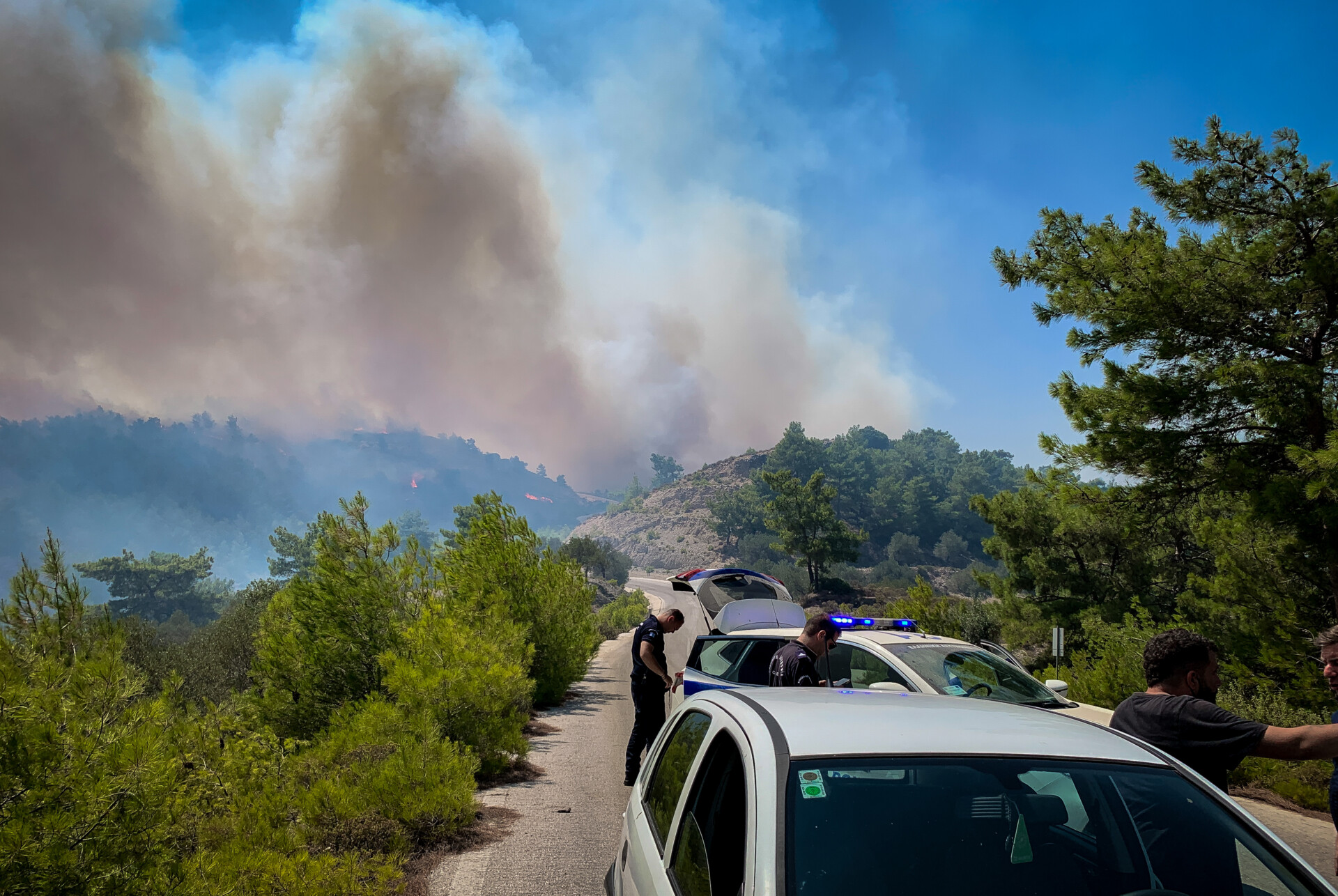 Συνεχίζεται η μεγάλη πυρκαγιά στα Νότια του νησιού της Ρόδου. Συνεχείς αναζωπυρώσεις και μεγάλες καταστροφές σε σπίτια και επιχειρήσεις © Eurokinissi