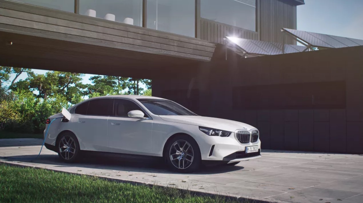 Ξεκίνησε η παραγωγή της BMW σειράς 5 και της ηλεκτρικής BMW i5