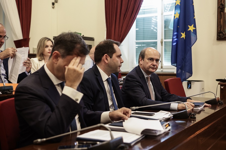 Βουλή: Μέτρα 4,4 δισ. για την ενίσχυση των εισοδημάτων