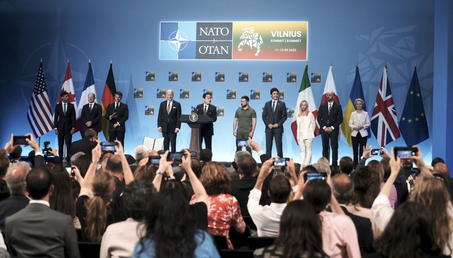 Οι ηγέτες της G7 με τον Ουκρανό πρόεδρο, Βολοντίμιρ Ζελένσκι © EPA/VALDA KALNINÁ