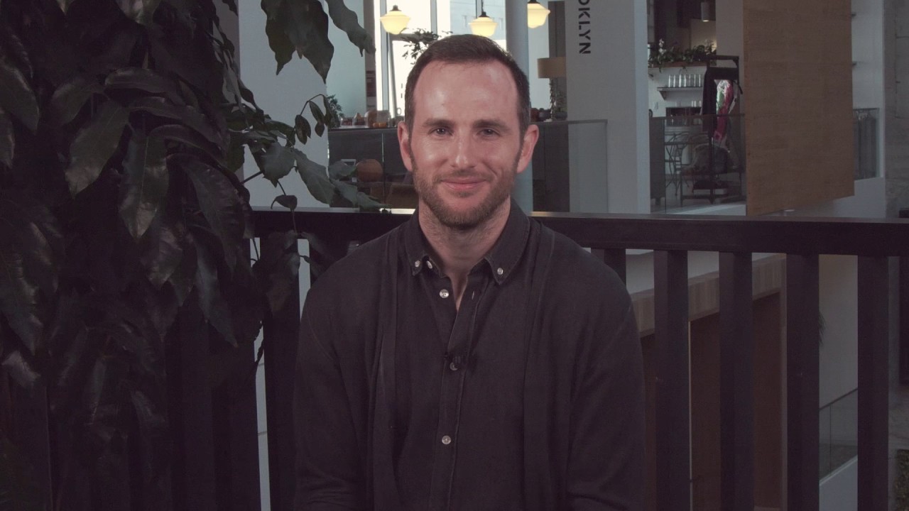 Joe Gebbia, συνιδρυτής του Airbnb@youtube printscreen