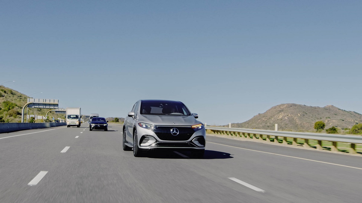 Η Mercedes εισάγει τη λειτουργία αυτόματης αλλαγής λωρίδας στην Ευρώπη