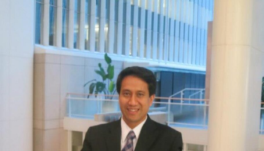 O υποδιοικητή της κεντρικής τράπεζας της Ταϊλάνδηςς Ronadol Numnonda @https://www.facebook.com/ronadoln