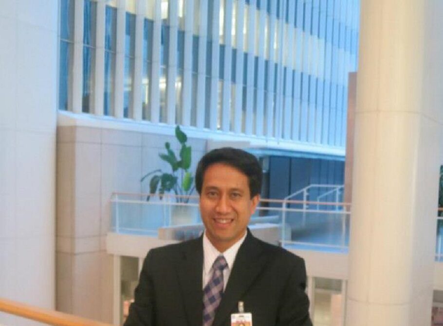 O υποδιοικητή της κεντρικής τράπεζας της Ταϊλάνδηςς Ronadol Numnonda @https://www.facebook.com/ronadoln