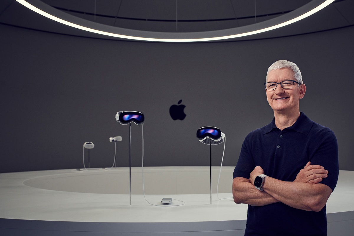 O CEO της Apple, Τιμ Κουκ κατά την παρουσίαση του Vision Pro © EPA/JOE PUGLIESE / APPLE HANDOUT