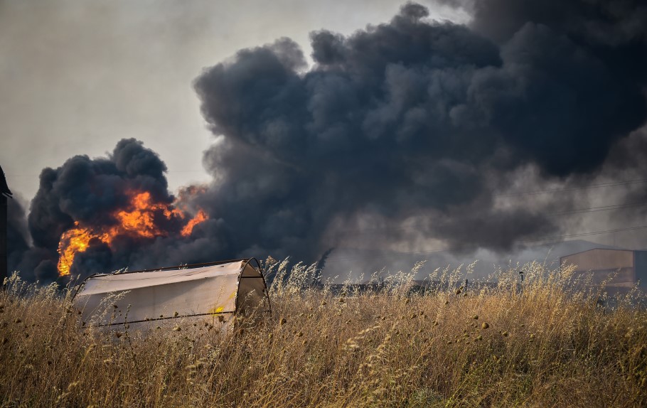 Φωτιά στον Βόλο © EUROKINISSI/ΒΑΣΙΛΗΣ ΟΙΚΟΝΟΜΟΥ