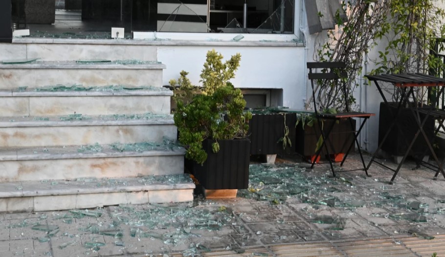 Ζημιές στη Νέα Αγχίαλο μετά τις εκρήξεις © EUROKINISSI/ΤΑΤΙΑΝΑ ΜΠΟΛΑΡΗ