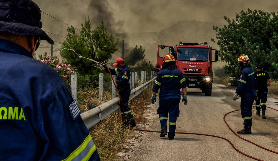 Φωτιά στο Λουτράκι © EUROKINISSI