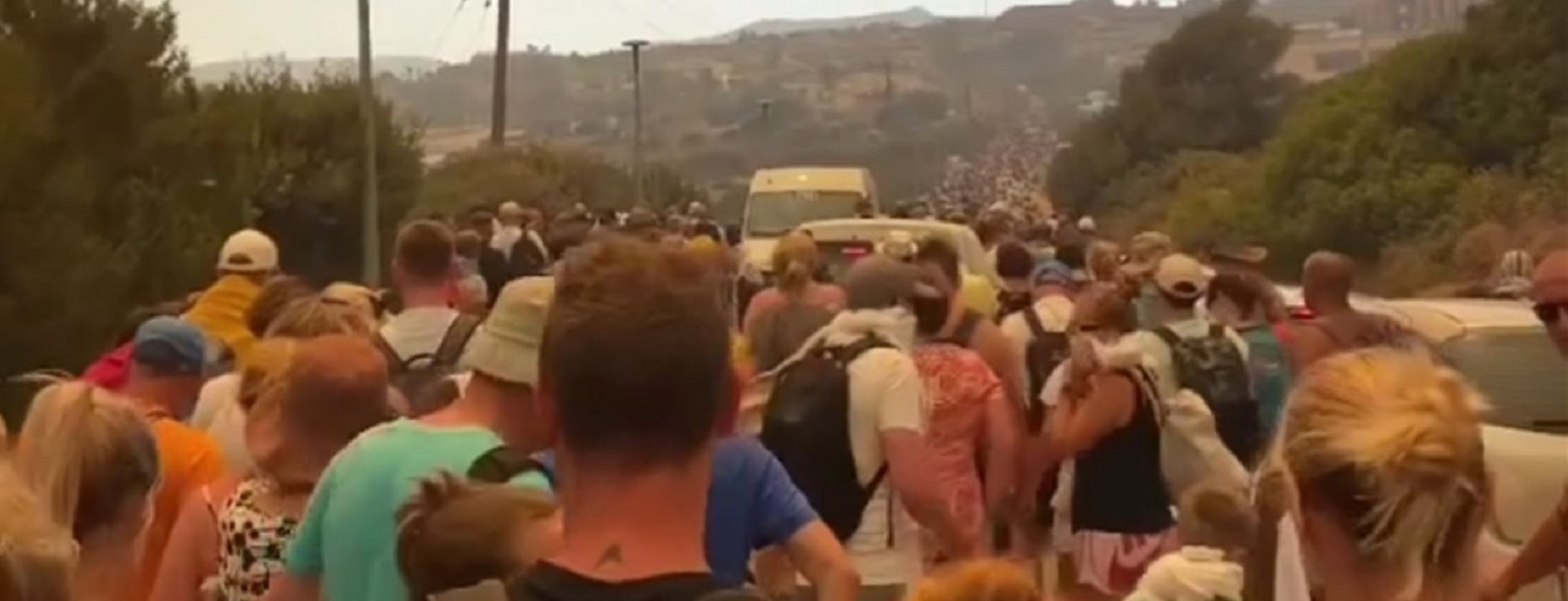 Μάχη με τη φωτιά στη Ρόδο – Έφτασε στη θάλασσα