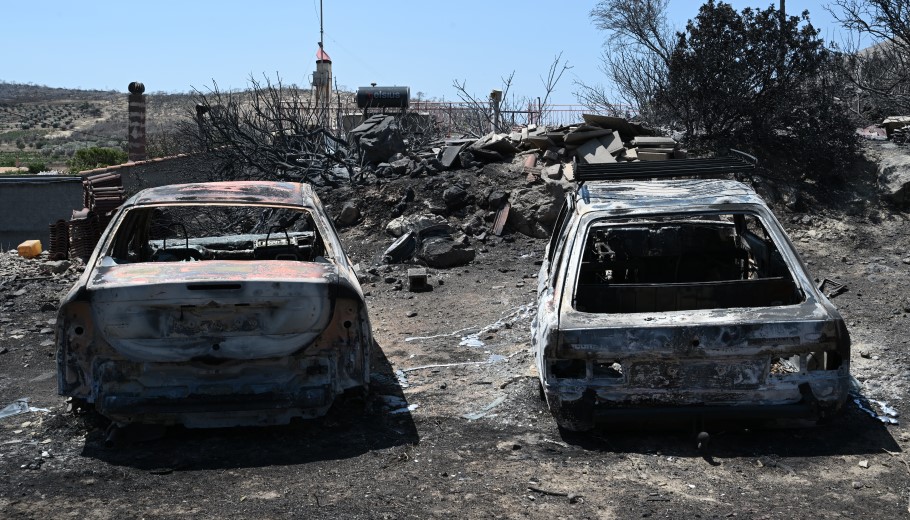 Καταστροφές από δασική πυρκαγιά στη Νότια Αττική © EUROKINISSI/ΤΑΤΙΑΝΑ ΜΠΟΛΑΡΗ