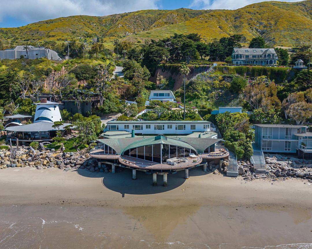 Wave House © instagram.com/carolwoodrealestate/