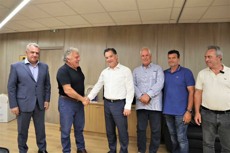Συνάντηση του Ά.Γεωργιάδη με τους προέδρους του ΣΕΒΕ και της ΠΕΠΜΑ για το ασφαλιστικό των αλιεργατών©twitter/Υπουργείο Εργασίας & Κοινωνικής Ασφάλισης