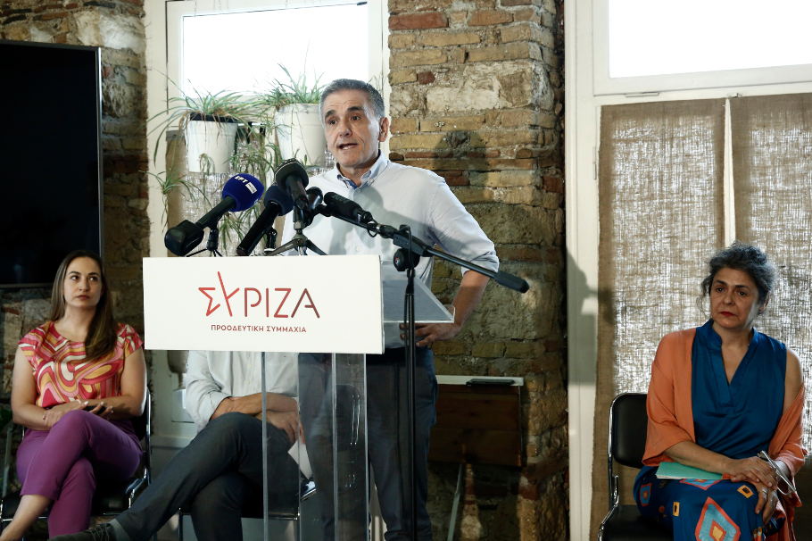 ΣΥΡΙΖΑ: Ο Τσακαλώτος ανακοίνωσε υποψηφιότητα για την ηγεσία
