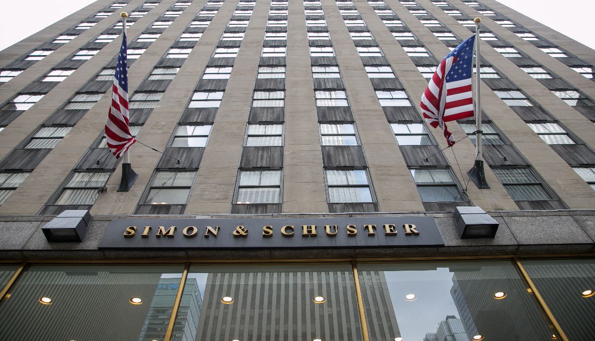 Paramount: Στην KKR οι εκδόσεις Simon & Schuster για 1,62 δισ.