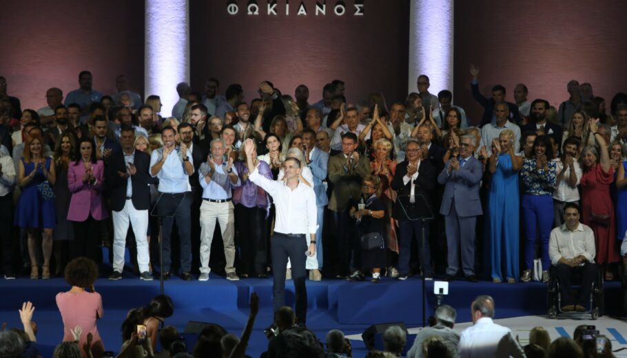 Ο δήμαρχος Αθηναίων Κώστας Μπακογιάννης παρουσιάζει τους 364 δηµοτικούς και διαµερισµατικούς υποψήφιους του συνδυασμού Αθήνα Ψηλά©ΑΠΕ-ΜΠΕ/ΓΙΩΡΓΟΣ ΒΙΤΣΑΡΑΣ