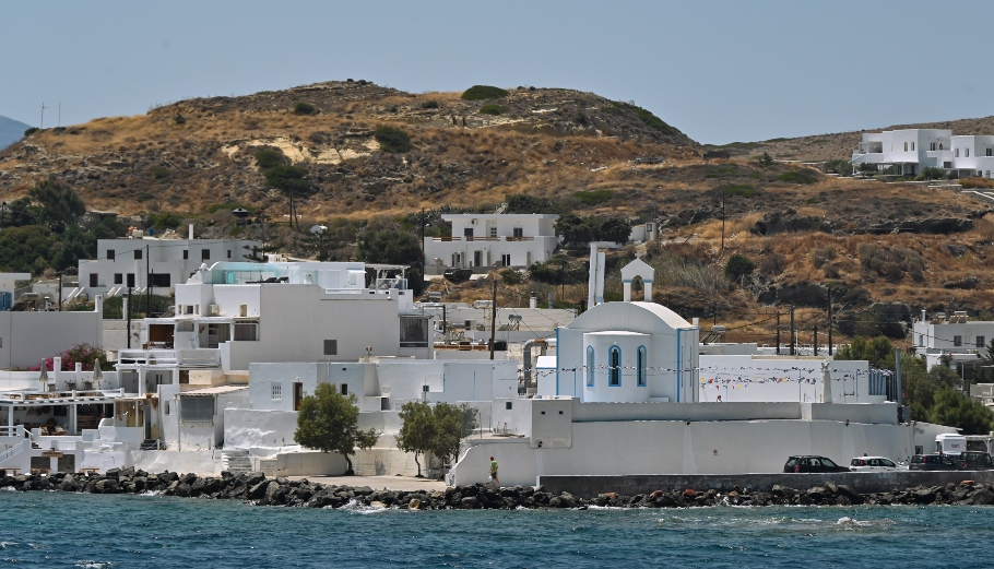Αυτό το κυκλαδονήσι έκλεψε την καρδιά του… Independent