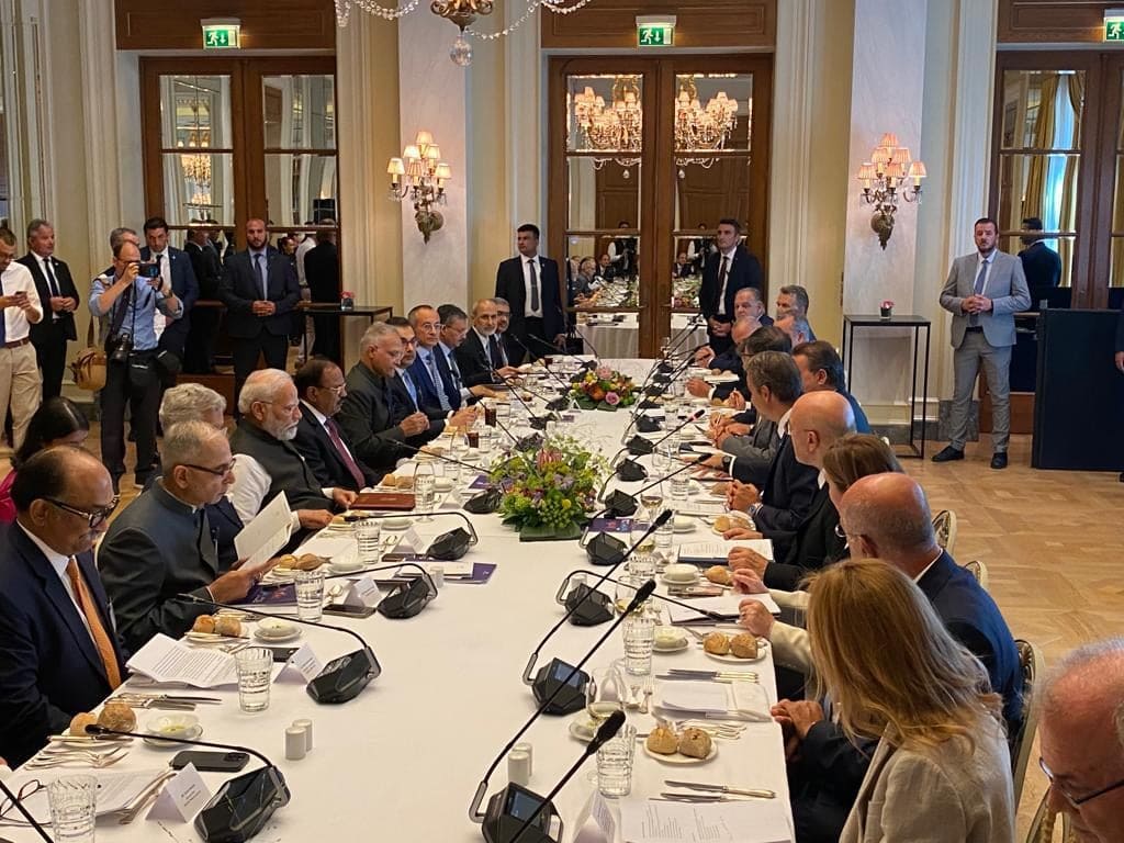 Γεύμα εργασίας παρουσία των πρωθυπουργών Κυριάκου Μητσοτάκη και Ναρέντρα Μόντι © υπ. Εξωτερικών
