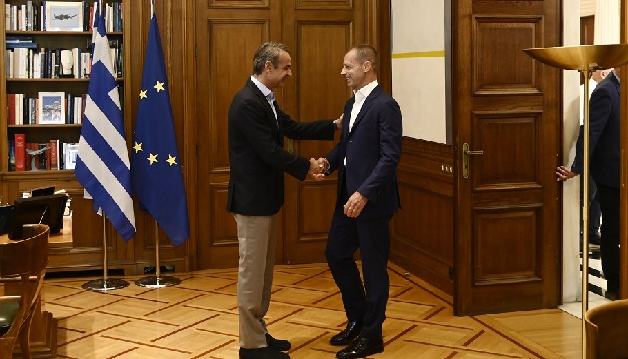 Μητσοτάκης: Κλείνουν οι λέσχες οπαδών