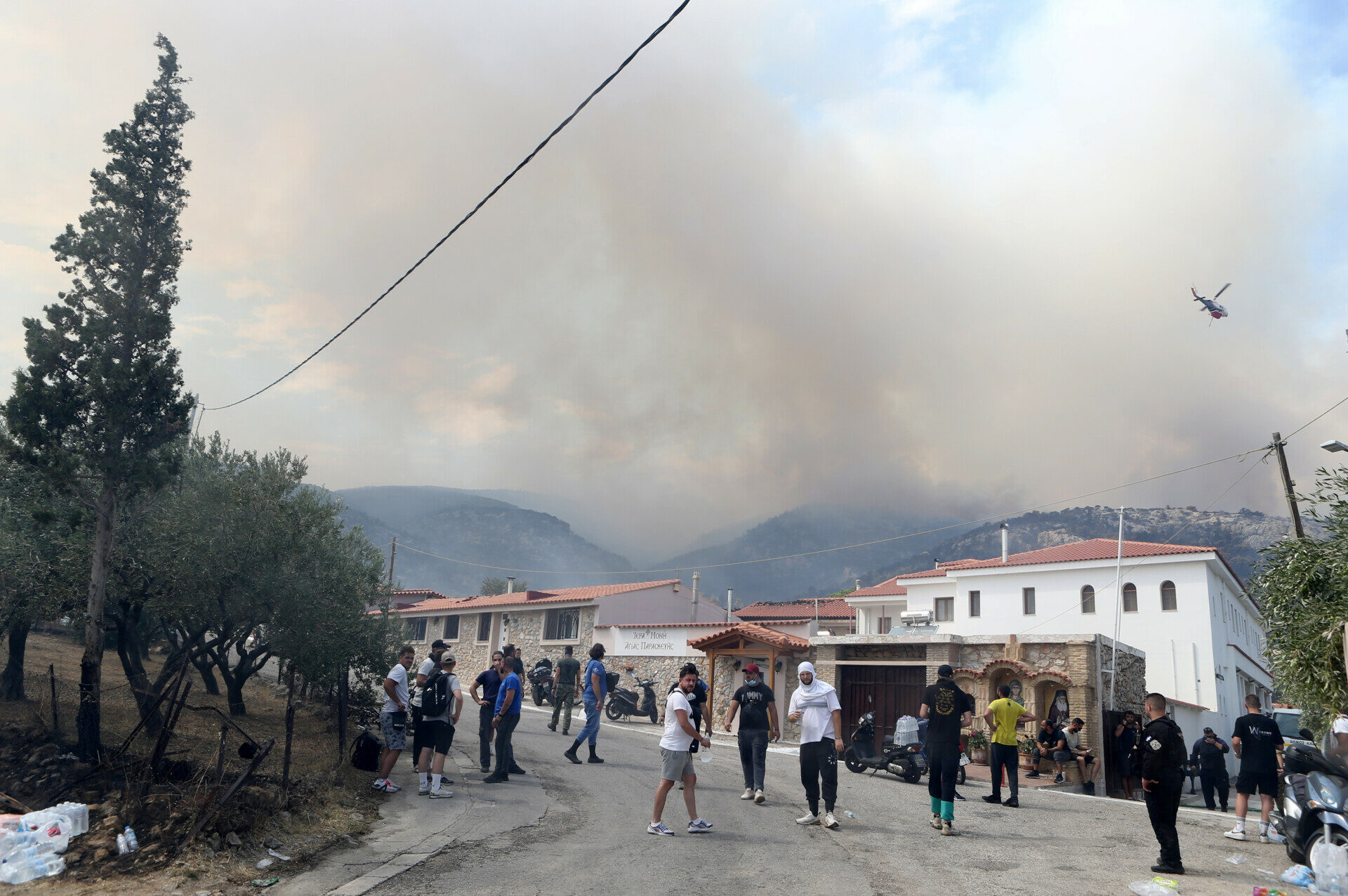 Καπνοί από το πύρινο μέτωπο της Πάρνηθας © ΙΝΤΙΜΕ