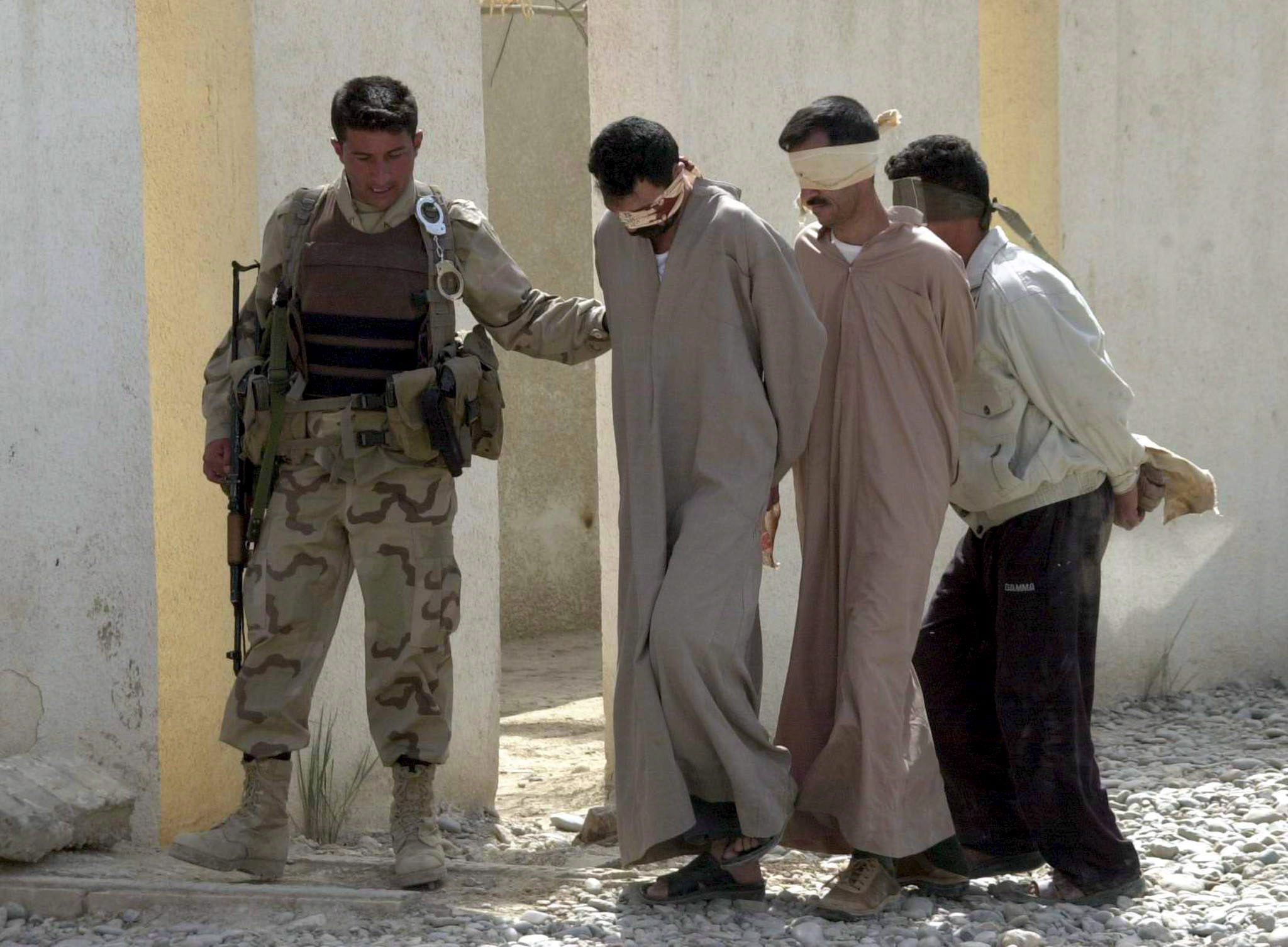 Σύλληψεις στο Ιράκ © EPA/ALI HUSSEIN