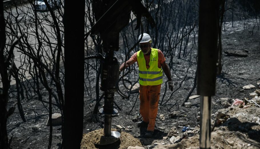 Καταστροφές από την πυρκαγιά στην Λαμία © Eurokinissi / ΝΑΣΟΣ ΣΙΜΟΠΟΥΛΟΣ