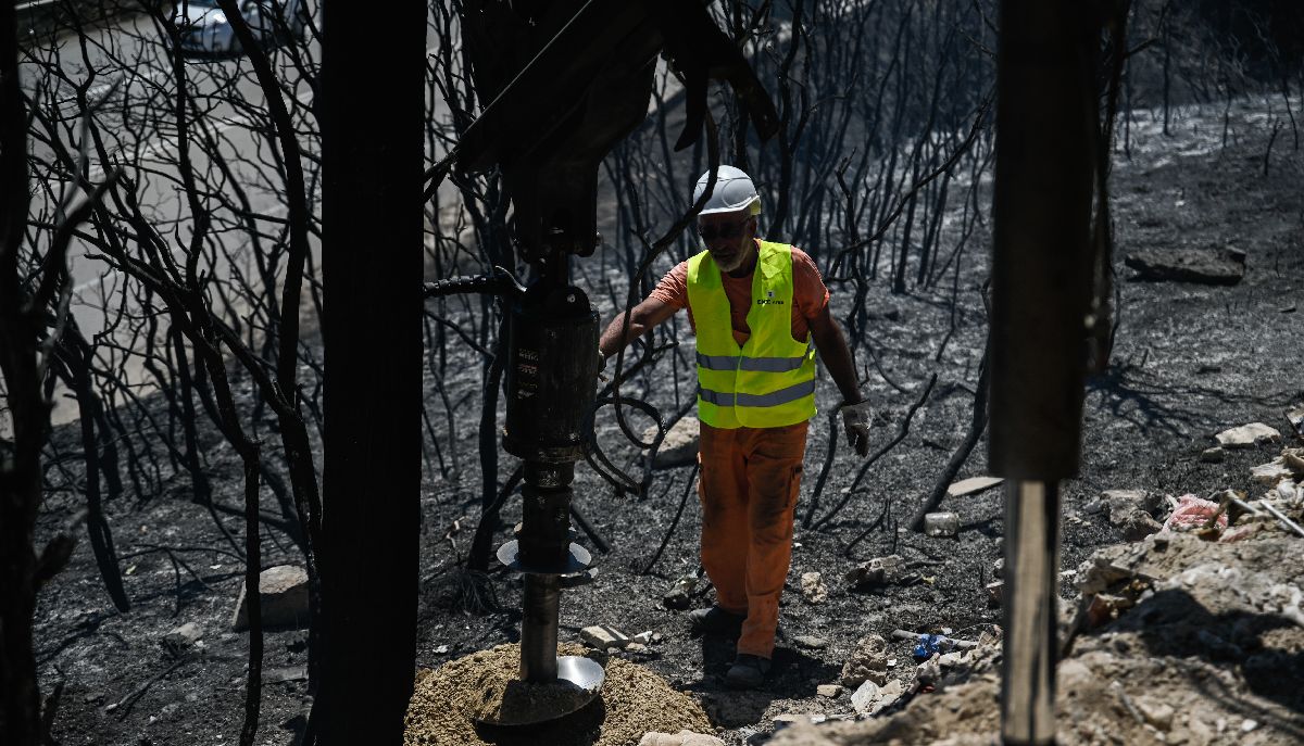 Καταστροφές από την πυρκαγιά στην Λαμία © Eurokinissi / ΝΑΣΟΣ ΣΙΜΟΠΟΥΛΟΣ