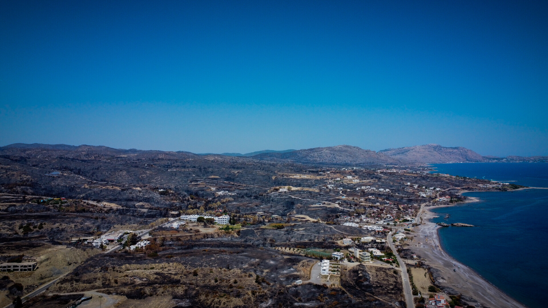 Εικόνες από τις καμμένες περιοχές στη Ρόδο © Eurokinissi