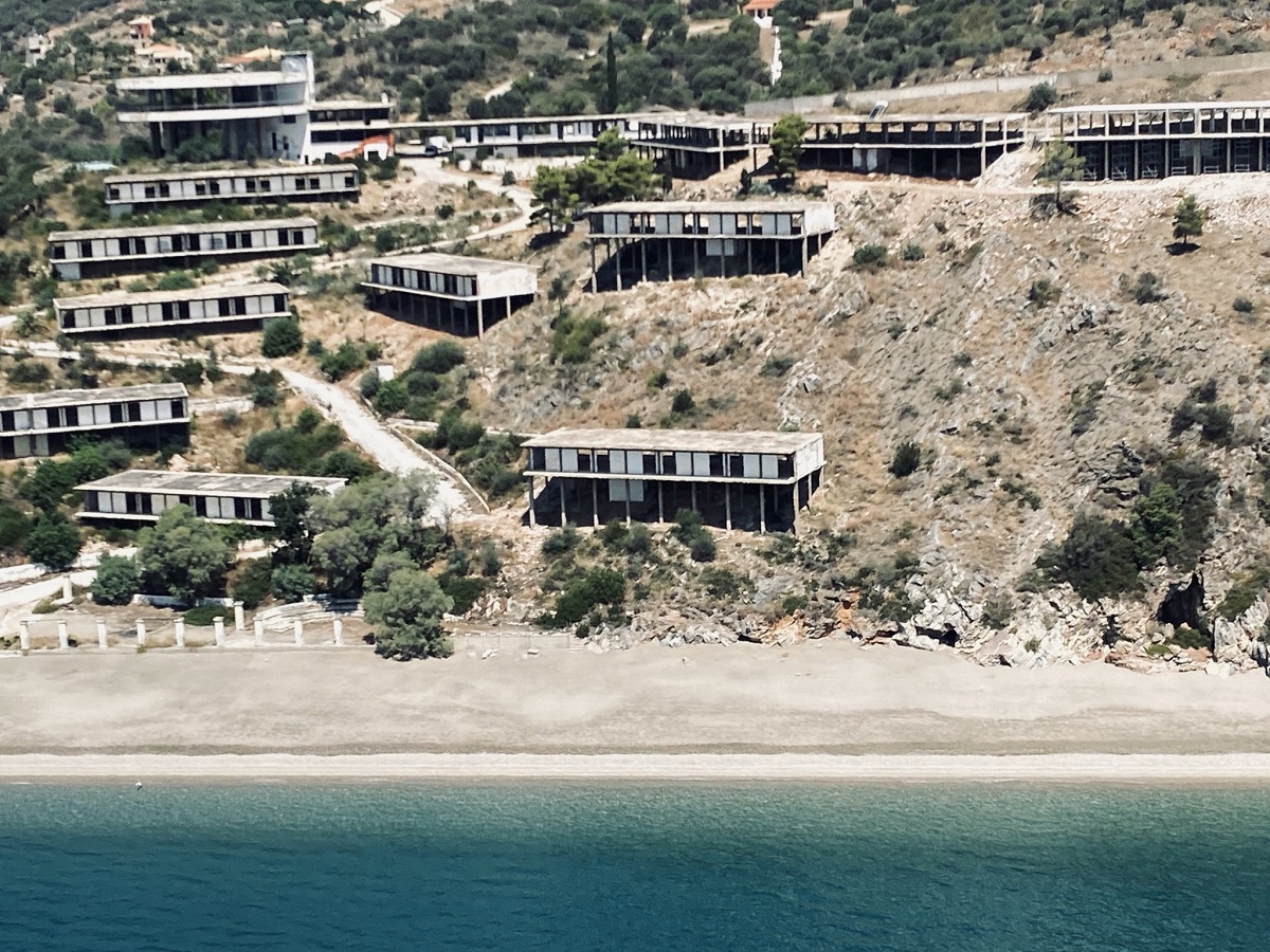 Ξεκινά η επένδυση της οικογένειας Βαλιώτη για αναβίωση του 5άστερου Λακωνίς