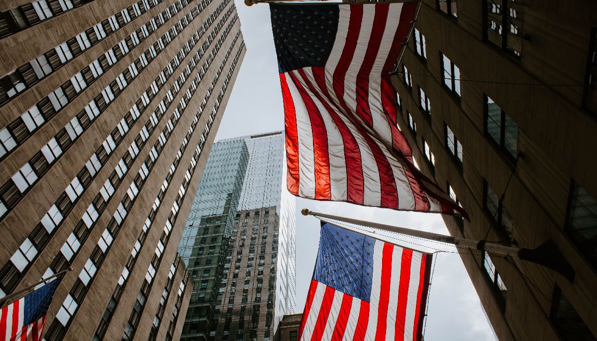 Νέα Υόρκη, αμερικανικές σημαίες © Unsplash