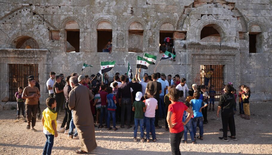 Διαδηλώσεις στη Συρία © EPA/Yahya Nemah