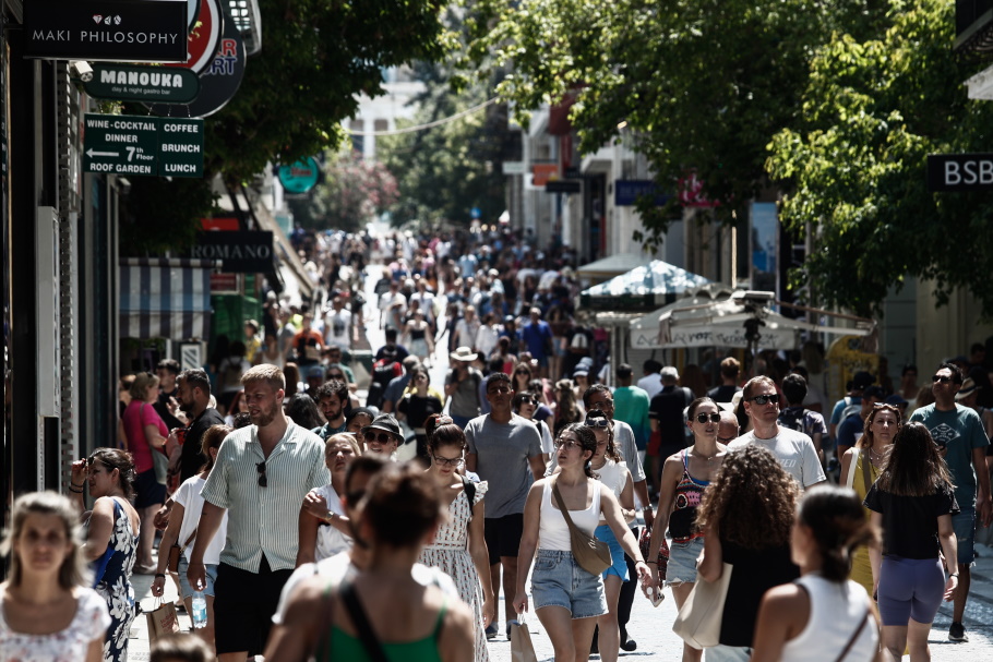 Στιγμιότυπο από τον πεζόδρομο της οδού Ερμού στην Αθήνα@eurokinissi