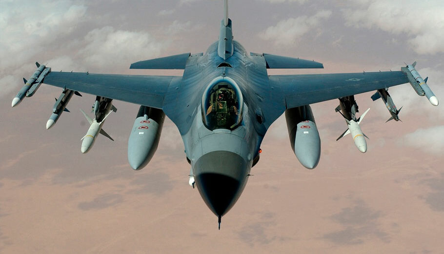 Μαχητικό F-16 © Pixabay