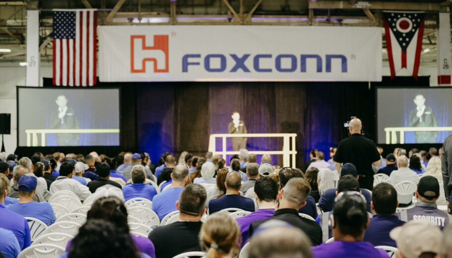 Από την ομιλία του προέδρου της Foxconn, Liu Hai στα γραφεία εργοστασίου στο Οχάιο, Ουισκόνσιν και Σαν Χοσέ στις ΗΠΑ © facebook.com/HonHai.Technology/