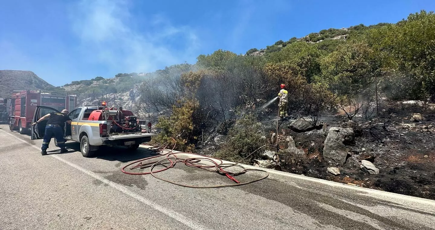 Φωτιά στην Κρήτη – Καίγεται το δάσος της Κέρης