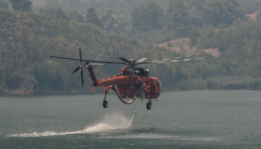 Πυροσβεστικό ελικόπτερο © EUROKINISSI/ΜΙΧΑΛΗΣ ΚΑΡΑΓΙΑΝΝΗΣ