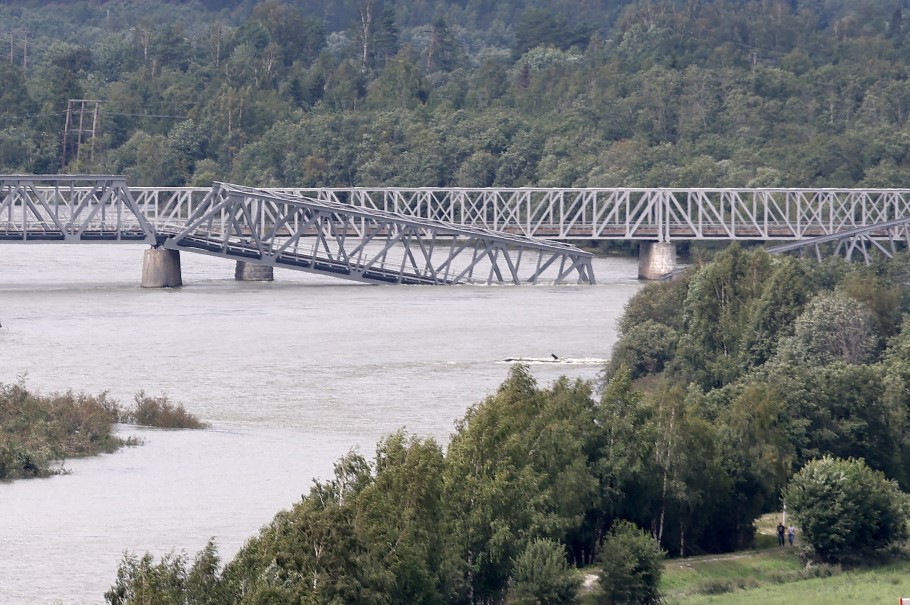 Η γέφυρα τρένων που κατέρρευσε στη Νορβηγία © EPA/Geir Olsen