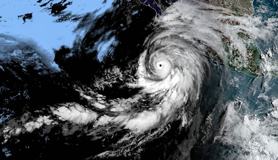 Δορυφορική εικόνα για τον τυφώνα Χίλαρι © YouTube/screenshot