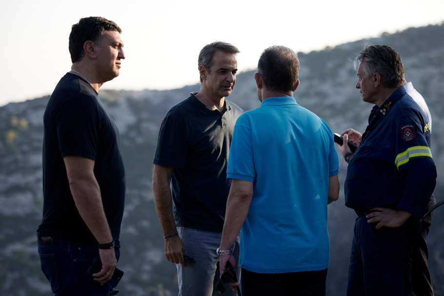 Σύσκεψη την Τρίτη υπό τον Κ. Μητσοτάκη για  Έβρο και Πάρνηθα