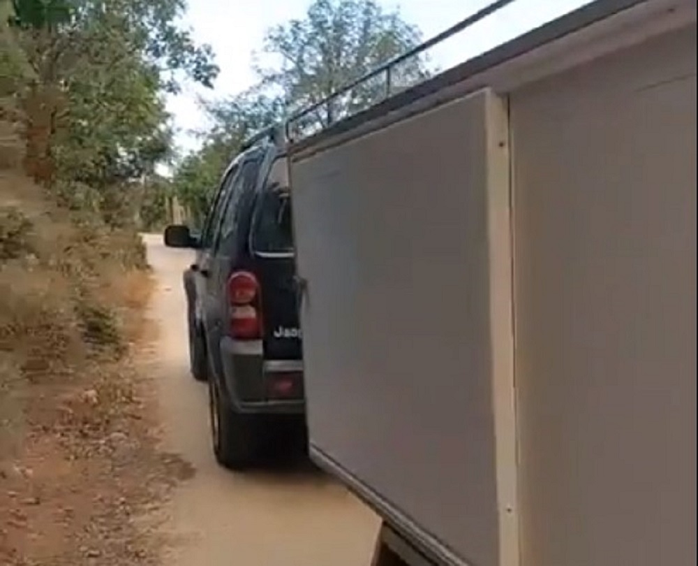 Το τρέιλερ που μετέφεραν τους μετανάστες