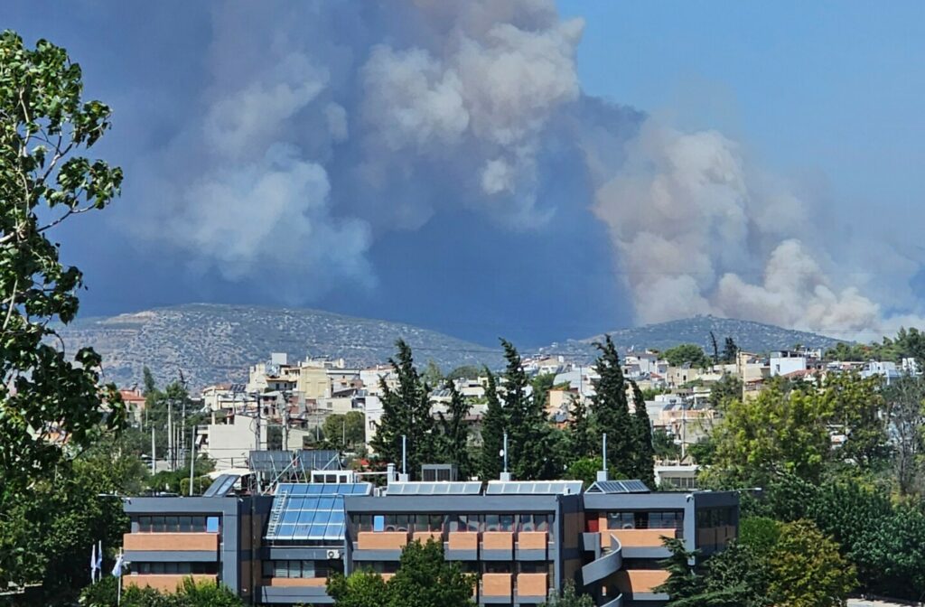 Μαίνεται η μάχη με τις φλόγες – Νέο μέτωπο στην Πάρνηθα