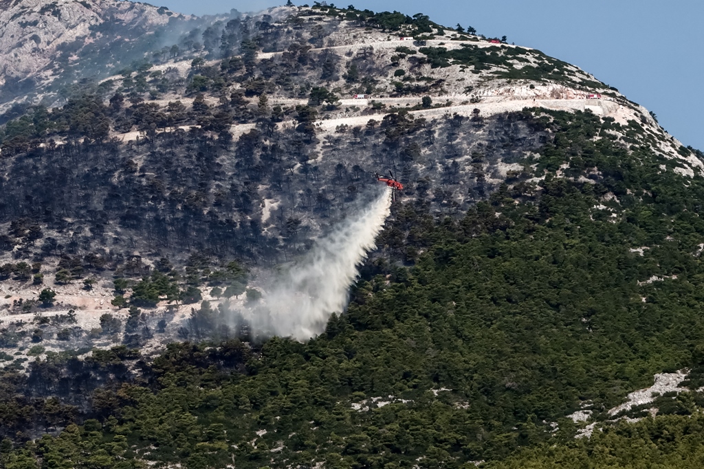 Μάχη με τις αναζωπυρώσεις – Σε ετοιμότητα οι Θρακομακεδόνες