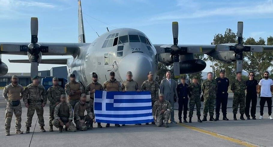 Η ομάδα ανθρωπιστική βοήθειας στη Λιβύη©ΓΕΕΘΑ